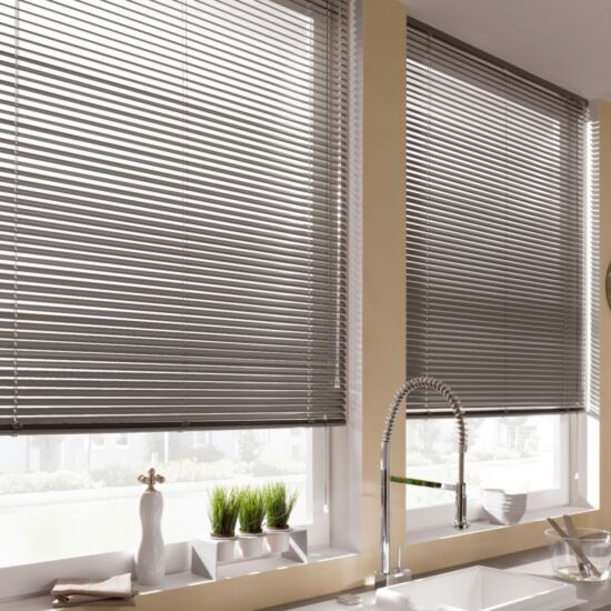 Горизонтальные жалюзи в квартиру