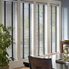 Горизонтальные жалюзи для ресторана цена. Купить в «Мастерская Жалюзи»